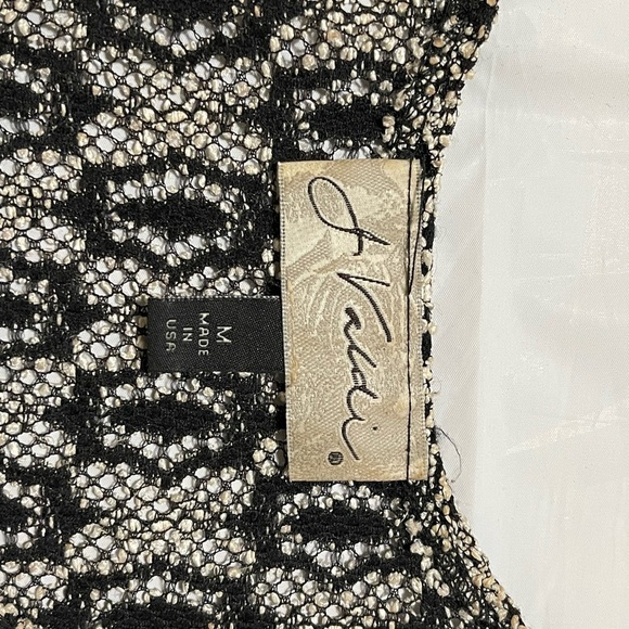 J. Valdi - Picture 4 of 8